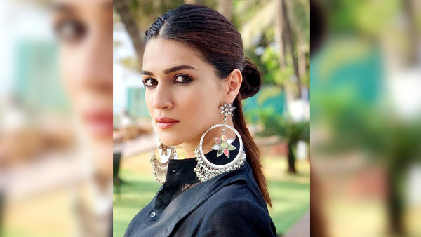 Actress Inspired Chand Baliyan Earrings For Eid