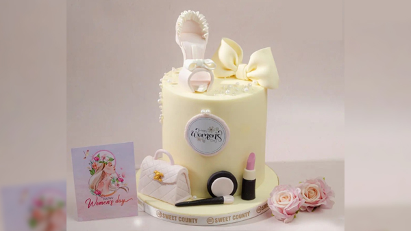 Women s Day Cake Design for girl friend