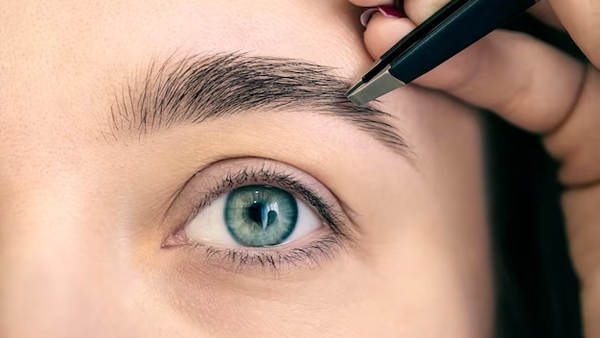 How To Reduce Pain While Plucking Eyebrows