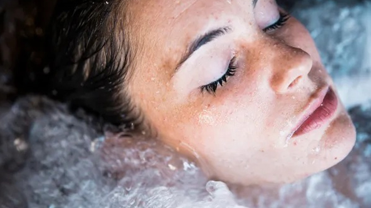 Is Ice Facial Beneficial For Oily Or Dry Skin In hindi