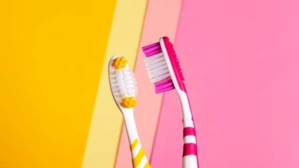 Why Toothbrush Have Two Different Colors
