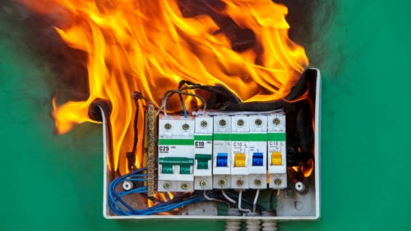 Two died in Gorakhpur due to house caught fire