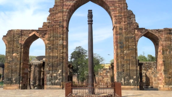 Mysterious iron pillar in Delhi that Never rusted in 1 600 years