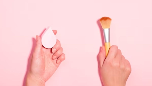 Best Way To Apply Makeup Brush Sponge Or Finger