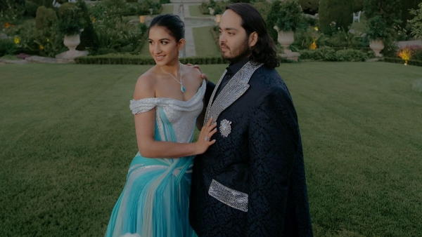 Radhika Merchant Wore Opal-Diamond Necklace Know details