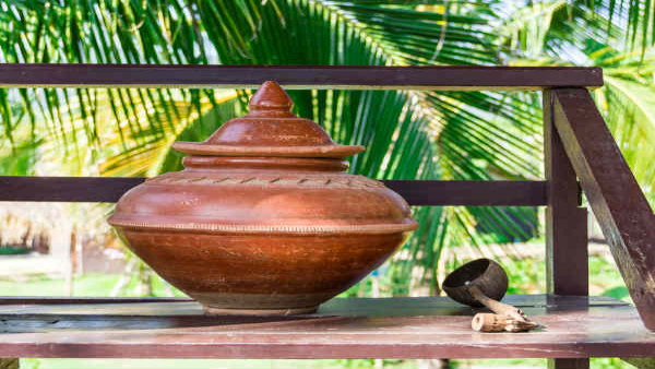 Astrological Tips for Earthen Pot Ghar Me Matka Rakhne Ke Vastu Niyam