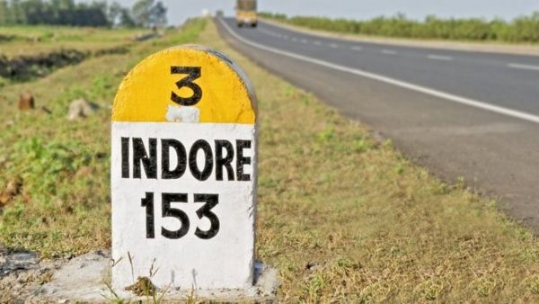 Why do Indian roads have Different colour milestones