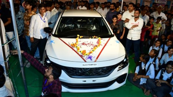 Viral Students Gifted 10 lac luxury Car to The Teacher on his Retirement
