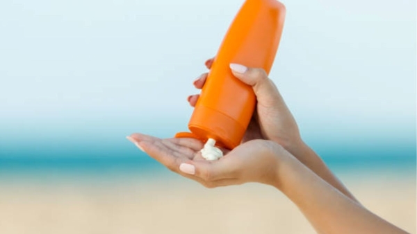 Why Your SKin Get More Darker After Applying Sunscreen