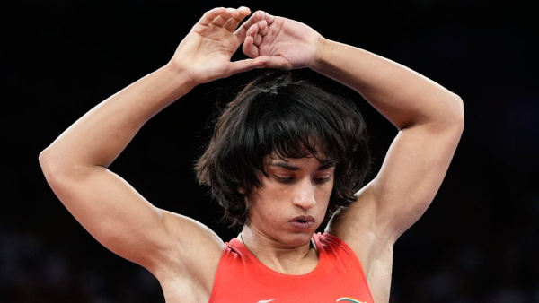 Paris Olympics 2024 indian wrestler Vinesh Phogat Biography Education Career family details