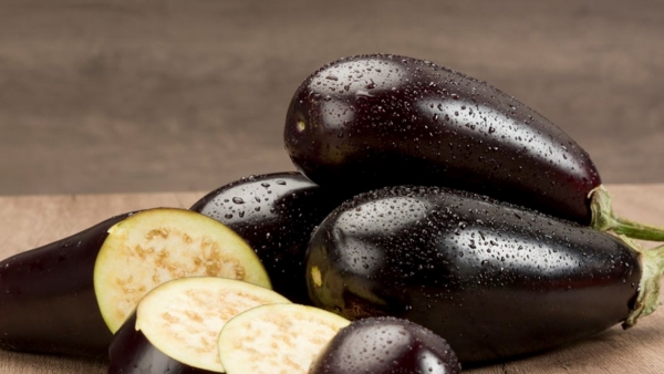 People with THESE problems should avoide eating brinjal or eggplant