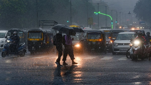 IMD issues red alert for Mumbai IMD issues red alert for Mumbai