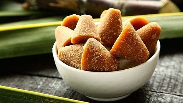 Easy tips to check the purity of jaggery Or Gur Asli hai Ya Nakli Kaise pata Kare