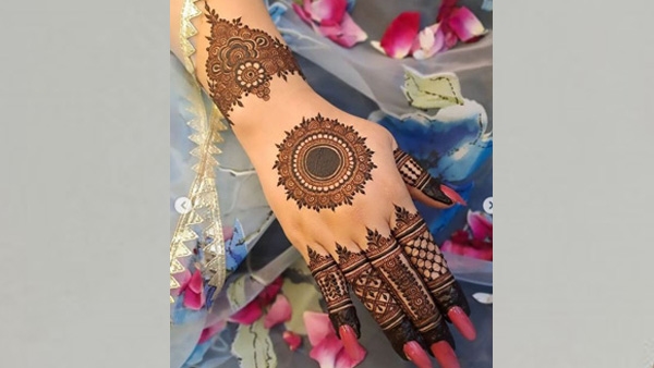karwa chauth modern mehndi design 2024