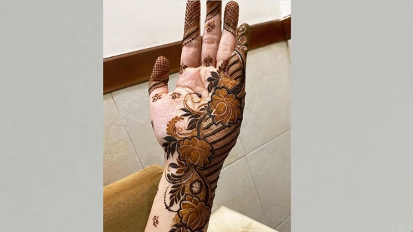 karwa chauth modern mehndi design 2024