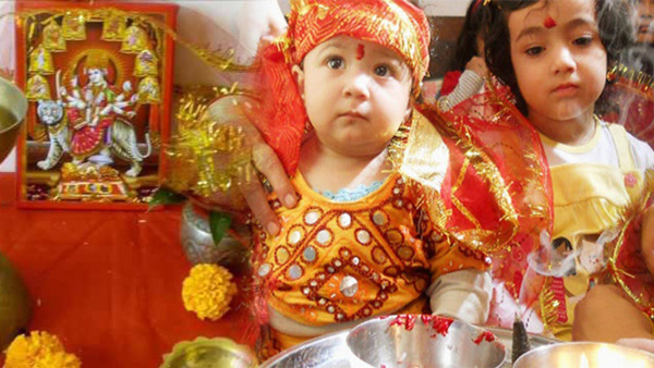 Kanya Pujan Me Kya Dena Chahiye Auspicious Items for Ashtami Navami Kanya Pujan