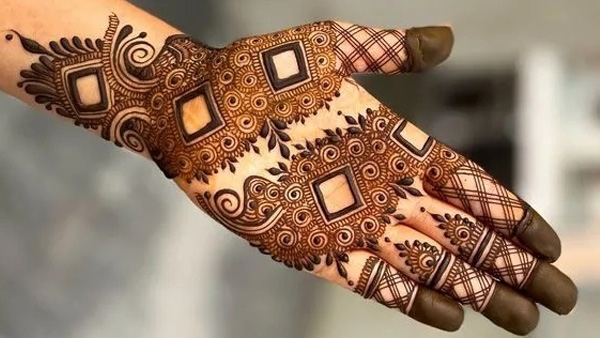 karwa chauth modern mehndi design 2024