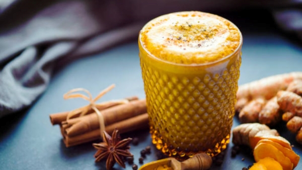 Who should not drink milk with turmeric