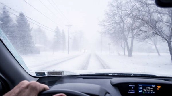 How to Remove Fog from Windshield in Winter