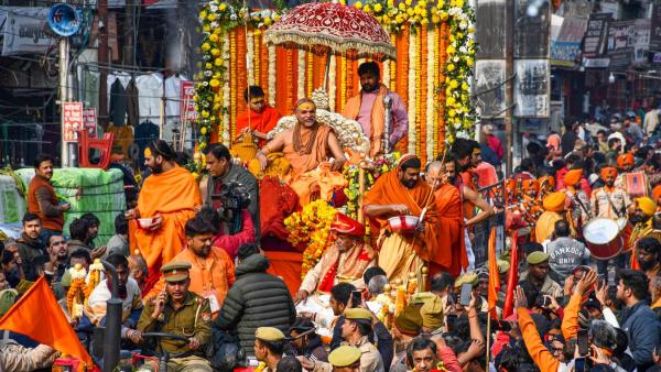 Mahakumbh 2025 Steve Jobs wife Laurene Powell performs Pattabhishek Know about this Ritual