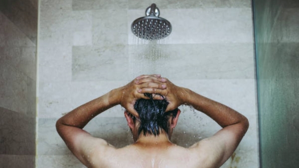 US Doctor Skips Showers for 5 Years