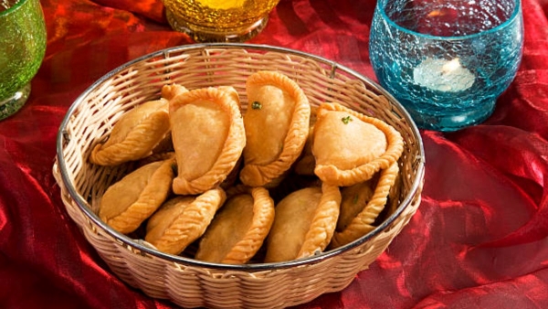 Holi special gujiya recipe Holi special gujiya recipe
