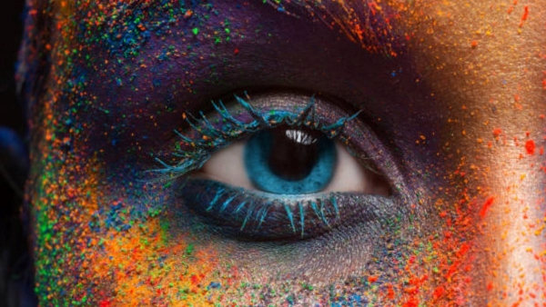 How to Protect Eyes From Holi Colors