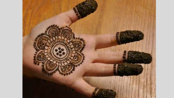 Simple Eid Mehndi Design 2025