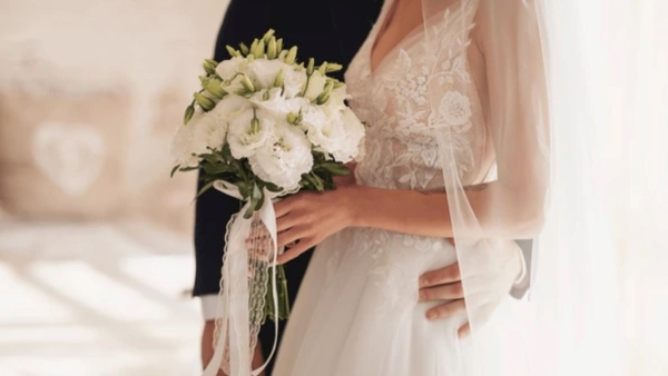 https hindi boldsky com insync 1bhk-on-wheels-noida-uber-driver-s-cab-setup-goes-viral-see-video-047169 html