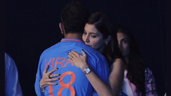 Anushka Hugs Virat Viral Video
