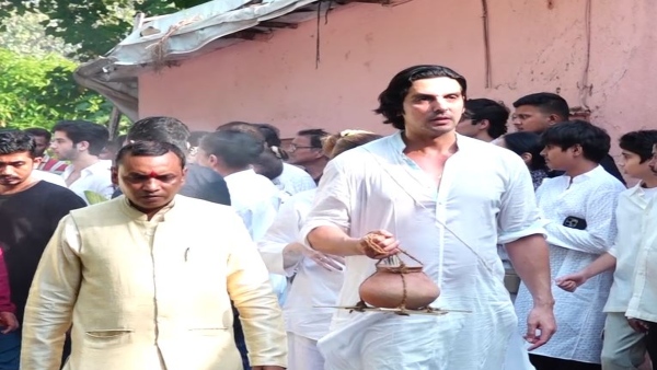 Zarine Khan Last Rites