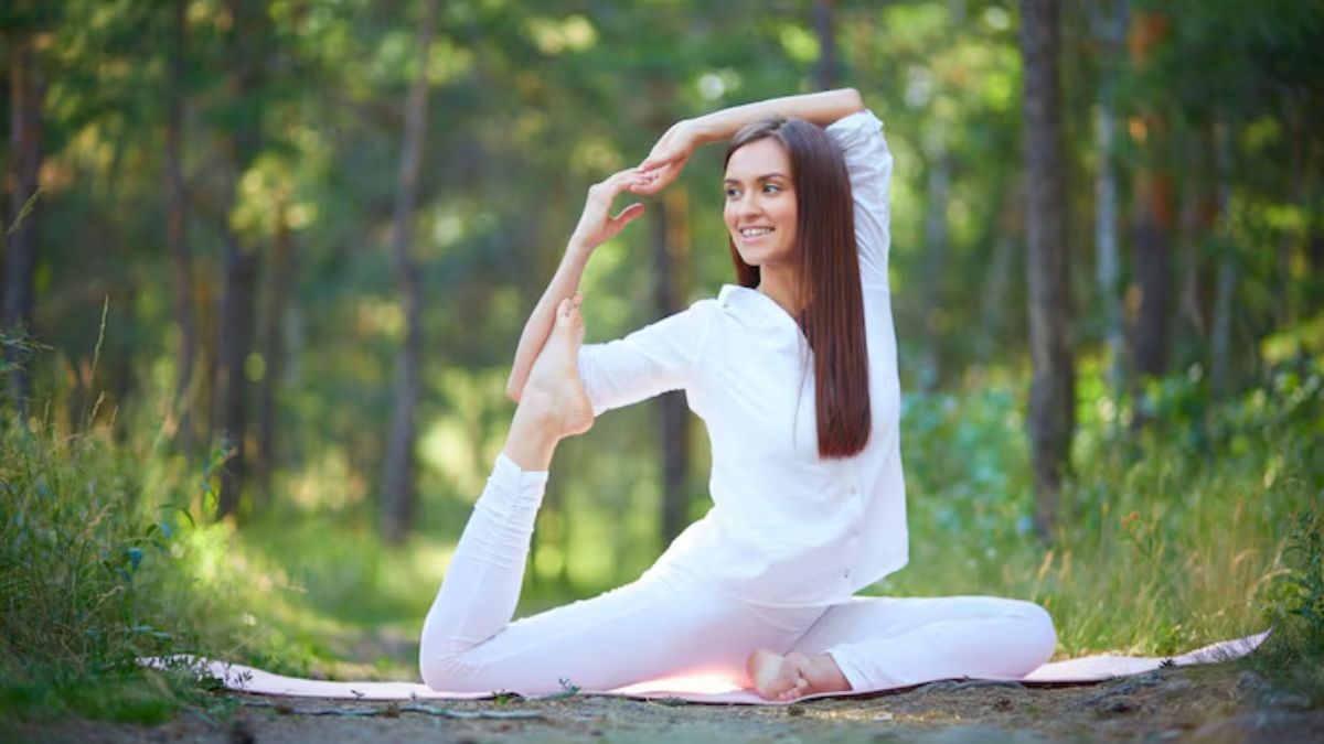 21 जून को ही क्यों मनाया जाता है International Yoga Day?? जानें दिलचस्प इतिहास और इस साल थीम