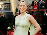 Kate Winslet Takes Style Tips From Daughter Kate Winslet Takes Style Tips From Daughter