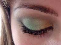 Apply Eye Liner Apply Eye Liner