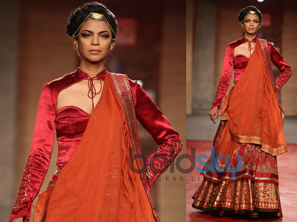 Scooped Neck Red Choli n Lehenga