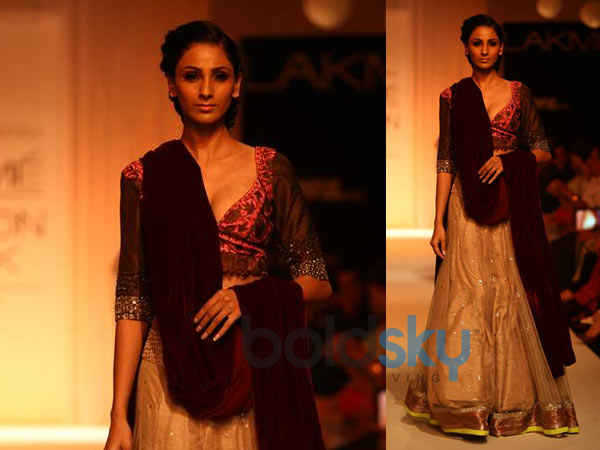 Low-Cut Choli With Shawl 