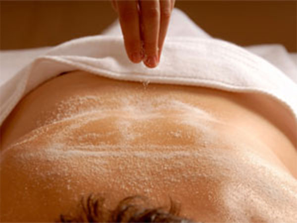 Wedding season is here, and brides-to-be are all set to look fabulous on their D-Day. Waxing is one amongst the many preparations for that special day. Most women conveniently keep aside the harmful effects of waxing or hair removal on the skin. Waxing and skin care go side by side. Your skin is very sensitive, and you must take care of it properly. When you are a bride, extra care is need of the hour! But do you take care of your skin after each waxing session? Some women do not need a good reason to go wax! Even if the hair is not completely grown, they just love going to the parlour and spending time waxing. The harsh impact of cold or hot wax on your skin is bad. Hence, you need to follow some steps before being a regular waxing person. So brides-to-be, read on to know how to take care of your skin after waxing. Make sure that you follow these steps next time you go for a leg or hand waxing session. Moisturise your skin: This is one of the most important things for skin care after waxing. Wash your skin with warm water and apply your favourite moisturiser. The aroma of the moisturiser will enhance your mood, and the moisture will remain for a long time when you massage it after cleaning it with warm water. Wear loose clothes: Your hands and legs needs to be set free after a tough session of waxing! When you are a bride, make sure that your skin looks supple and fresh for your special day. Wear loose clothes. It will make you feel better. It is one of the important waxing and skin care tips. Exfoliate: This is one of the best ways to keep your skin at ease. When you exfoliate, it makes your skin softer and removes the dead cells. It will help in making your skin softer and gentler. Use hair minimising lotion: Hair minimising lotions will help in the reduced growth of hair. If you apply them regularly, your hair growth will be much lesser. That means, you need not visit the parlour often! Stay away from swimming: Yes, that is very important because chemicals in the water can have a harmful impact on your skin, especially after waxing because your skin pores would be open then. Stay away from swimming pools for a while. Do not scrub: Make sure that you do not scrub your hands or legs after waxing. It is one of the most important skin care tips after waxing. You will make your skin look tougher and end up looking bad on your special day. You definitely don't want that9 