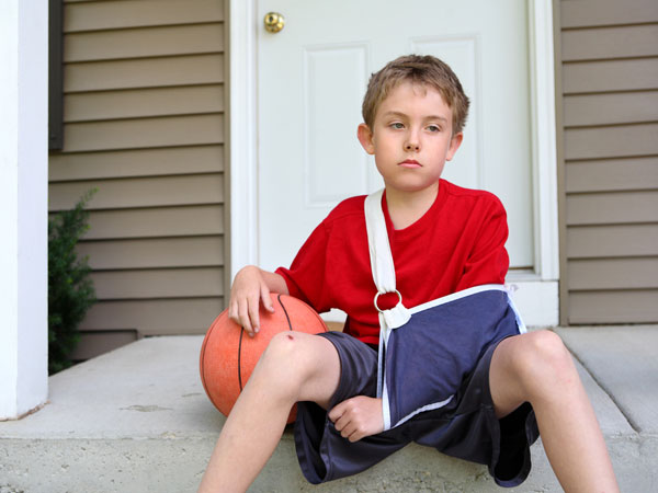 Dealing With Toddler's Fracture | How To Deal With Toddler Fractures | Handling Toddler During Fracture | Diverting Toddler's Mind During Fracture