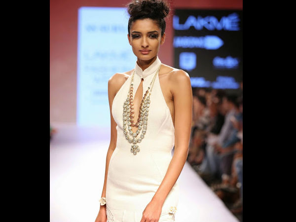 LFW 2015: SS Surya Goes All White! LFW 2015: SS Surya Goes All White!