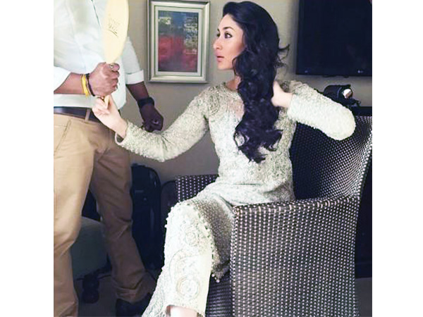 Kareena Kapoor Channels A Vintage Look In Faraz Manan