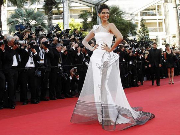 Sonam Kapoor Cannes| Sonam Kapoor Dresses At Cannes Film Festival| Sonam Kapoor Red Carpet Dresses| Sonam Kapoor| Cannes 2015