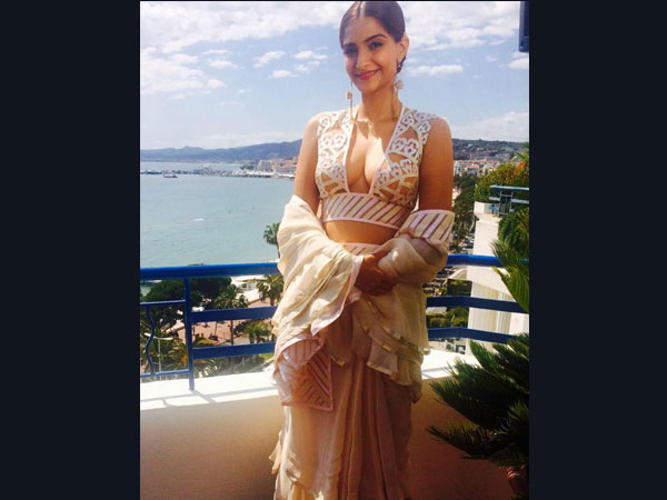 Sonam Kapoor Wearing Abu Jani And Sandeep Khosla| Sonam Kapoor At Cannes 2015| Sonam Kapoor In Suhani Pittie| Sonam Kapoor Red Carpet Looks