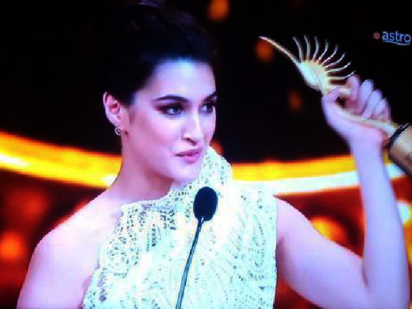 Kriti Sanon Wearing Georges Chakra| Kriti Sanon At IIFA 2015| Kriti Sanon IIFA 2015 Green Carpet Dresses| Kriti Sanon In Georges Chakra Kriti Sanon Wearing Georges Chakra| Kriti Sanon At IIFA 2015| Kriti Sanon IIFA 2015 Green Carpet Dresses| Kriti Sanon In Georges Chakra