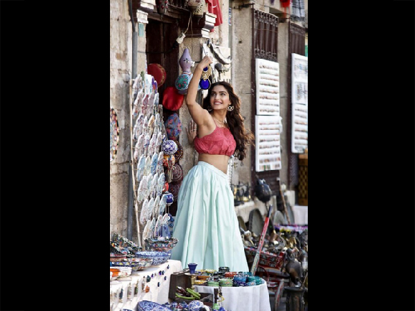 Sonam Kapoor In Dheere Dheere Song Shoot With Hrithik Roshan: Her Style File