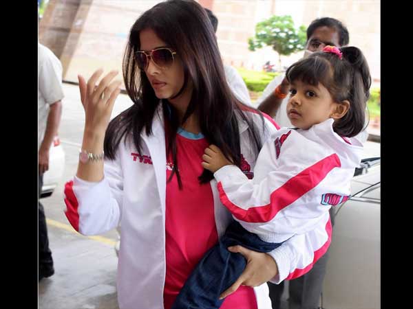 Aishwarya Rai & Aaradhya Wear Matching Outfits To Support Pink Panthers!