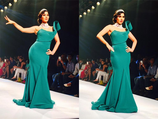 IIJW 2015: Sophie Choudry Goes Green In Rajiv Mehta Gown