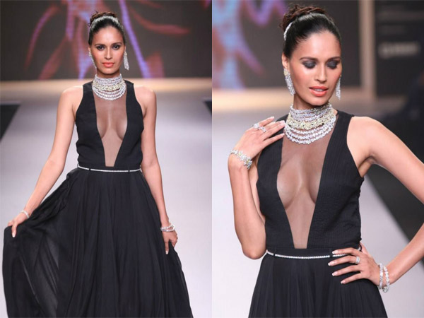IIJW 2015: Star Studded Dioski Jewels & Swarovski Gemstones Show