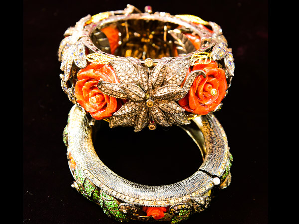 Diamond And Emerald Jewellery For Women