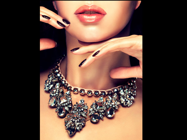 Diamond And Emerald Jewellery For Women