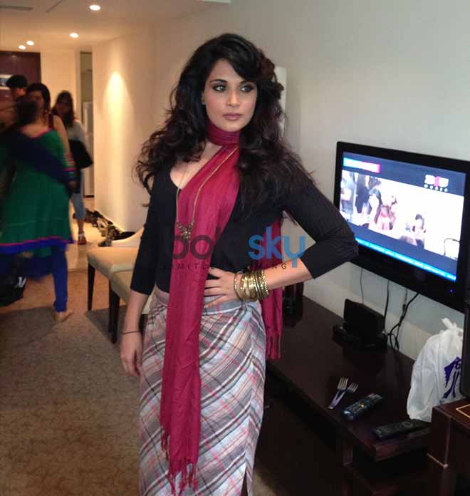 Richa's Retro Look In Main Aur Charles